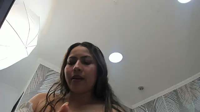 Snapshot of CAAMII_SWEETT chatting on February 22, 2026, 7:34 pm CAAMII SWEETT online show from February 22, 2026, 7:34 pm