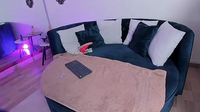 Esmeralda carrascal online show from April 10, 2026, 2:17 am