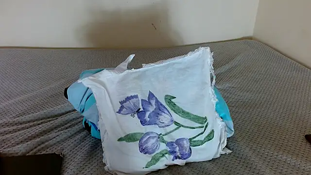 valkahot20 online show from March 30, 2026, 2:40 pm