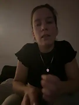 Snapshot of Melu12 chatting on April 8, 2026, 10:43 pm Melu12 online show from April 8, 2026, 10:43 pm