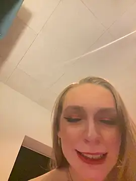 HoneyImHome07 online show from February 18, 2026, 4:30 am