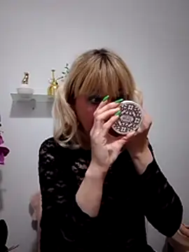 -Nefertiti- online show from March 7, 2026, 8:06 pm