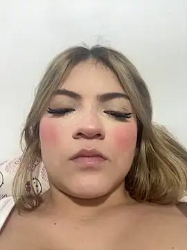 Snapshot of meggan___ chatting on February 21, 2026, 7:09 am meggan online show from February 21, 2026, 7:09 am