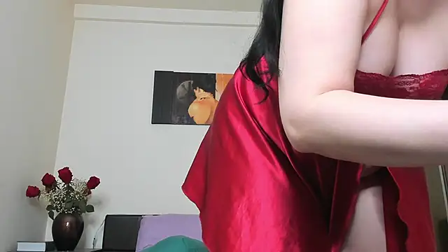 GoldenLunaa online show from April 8, 2026, 4:23 am