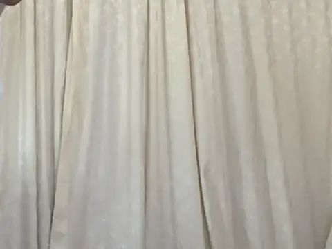 Zoe Robbins online show from April 4, 2026, 3:27 am