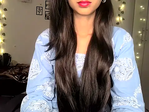 SIKSHA SINGH online show from April 5, 2026, 5:54 pm