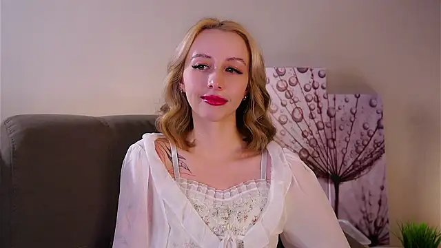 EugeniaEarl online show from February 21, 2026, 1:12 pm