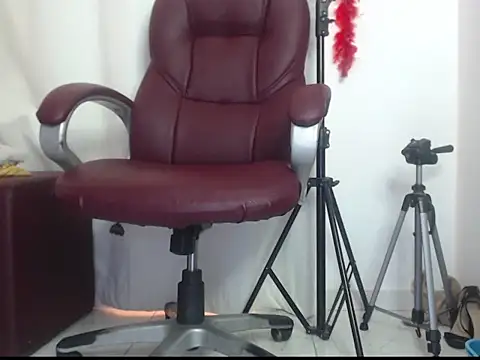 Lobasensual online show from March 4, 2026, 7:53 pm