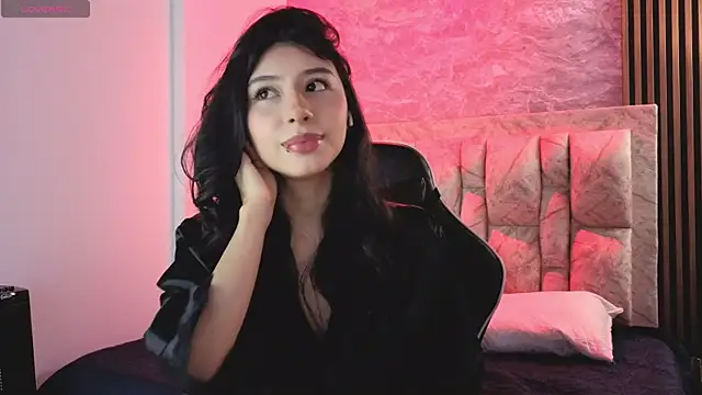 Snapshot of chloe_bluee_ chatting on April 24, 2026, 11:23 am chloe bluee online show from April 24, 2026, 11:23 am