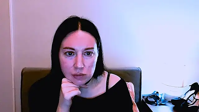 Snapshot of MiaFair chatting on March 7, 2026, 5:43 pm MiaFair online show from March 7, 2026, 5:43 pm