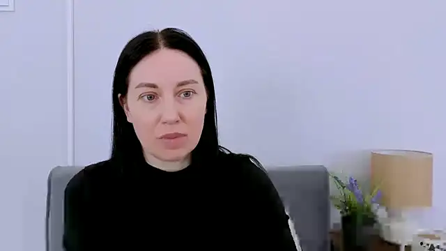 Snapshot of MiaFair chatting on April 6, 2026, 3:24 pm MiaFair online show from April 6, 2026, 3:24 pm