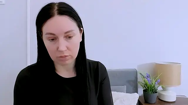 Snapshot of MiaFair chatting on April 7, 2026, 3:23 pm MiaFair online show from April 7, 2026, 3:23 pm