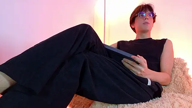 lui x dust online show from March 24, 2026, 4:06 am