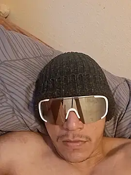 gueboloco2626 online show from February 20, 2026, 1:22 pm