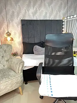 Miaafoxx   online show from February 25, 2026, 7:34 pm