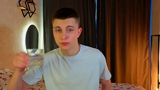 Snapshot of Keviin777 chatting on March 2, 2026, 10:44 am Keviin777 online show from March 2, 2026, 10:44 am