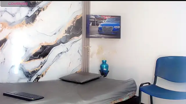 Alondra Wile online show from April 8, 2026, 7:25 pm