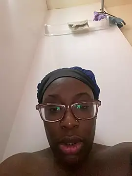 Snapshot of Sinfulwaterfalls chatting on March 2, 2026, 6:48 pm Sinfulwaterfalls online show from March 2, 2026, 6:48 pm