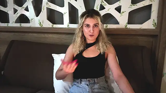 ConcepcionPang online show from February 23, 2026, 12:24 pm