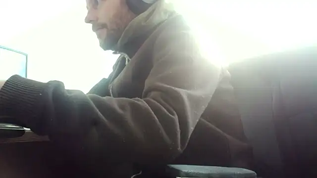 Snapshot of truble78 chatting on February 25, 2026, 8:02 am truble78 online show from February 25, 2026, 8:02 am