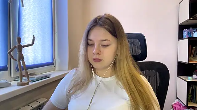 Snapshot of TomikoPfau chatting on February 24, 2026, 8:01 am TomikoPfau online show from February 24, 2026, 8:01 am