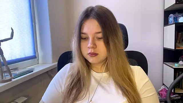 Snapshot of TomikoPfau chatting on February 27, 2026, 7:41 am TomikoPfau online show from February 27, 2026, 7:41 am