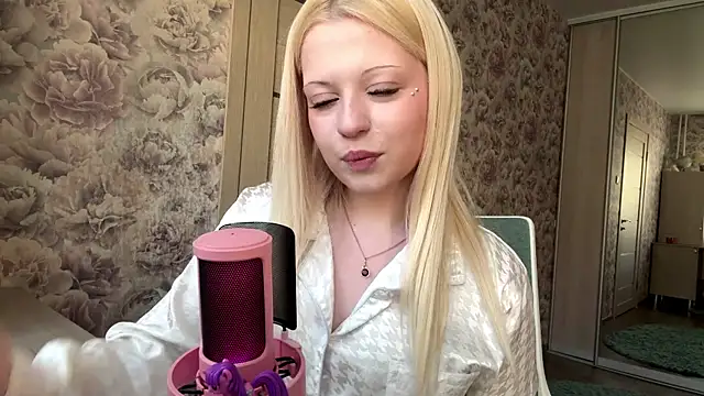 JeneeBIanks online show from April 3, 2026, 12:14 pm