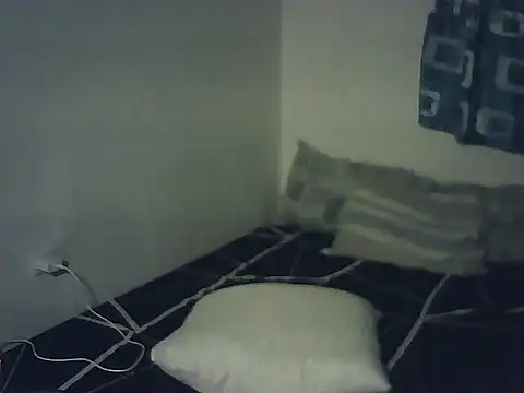 xNaughtymilesx online show from April 18, 2026, 7:07 pm