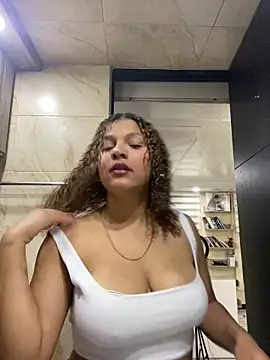 KendyLove  online show from April 15, 2026, 3:35 am