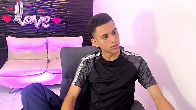 dominicjonnes online show from April 15, 2026, 7:58 pm