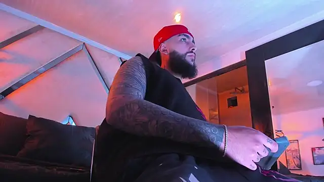 Snapshot of SantiagoHincapiie chatting on February 26, 2026, 4:11 am SantiagoHincapiie online show from February 26, 2026, 4:11 am