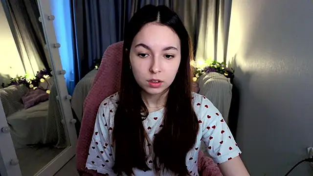 BellaThery online show from April 5, 2026, 5:04 am