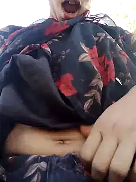 wifedesi7050 online show from April 22, 2026, 2:58 am