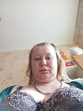 KiraStanton online show from May 19, 2026, 12:33 pm