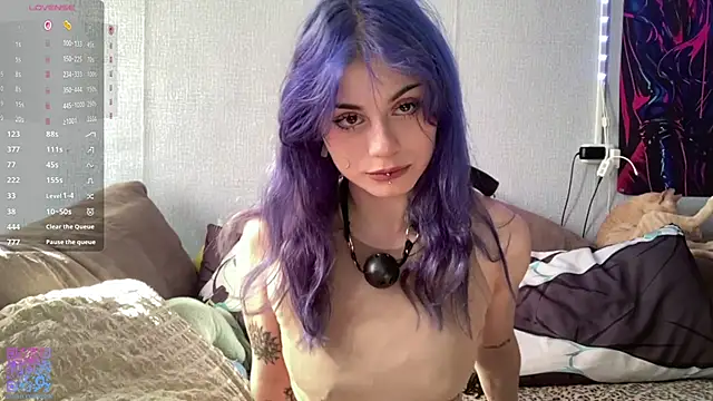 Snapshot of Emmibrilson chatting on June 12, 2026, 12:48 pm Emmibrilson online show from June 12, 2026, 12:48 pm