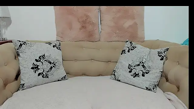 EnticingAmy online show from April 3, 2026, 7:39 am