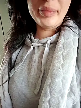 halii21 online show from March 10, 2026, 9:58 am