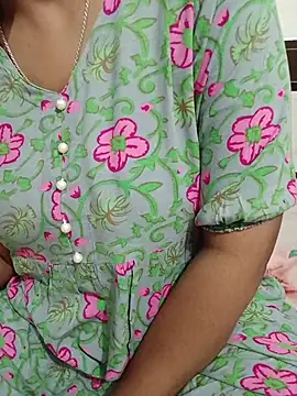 Queenlipx online show from March 1, 2026, 5:04 pm