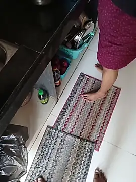 Queenlipx online show from March 11, 2026, 4:18 am