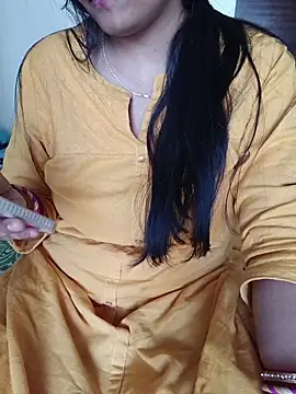 Queenlipx online show from May 19, 2026, 8:42 am