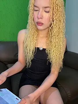 Snapshot of loirinha_atrevida chatting on March 3, 2026, 11:38 am loirinha atrevida online show from March 3, 2026, 11:38 am