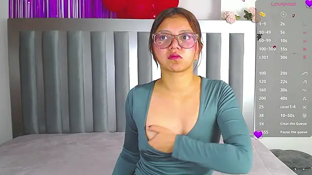 Zoow bluussh online show from March 27, 2026, 12:27 pm