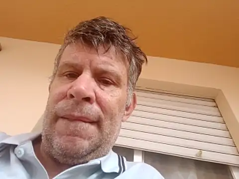 Snapshot of stud2512 chatting on June 18, 2026, 6:13 am stud2512 online show from June 18, 2026, 6:13 am