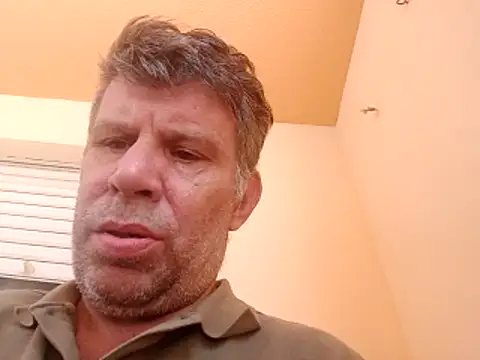 Snapshot of stud2512 chatting on June 18, 2026, 11:14 am stud2512 online show from June 18, 2026, 11:14 am