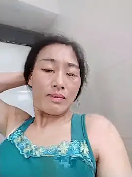 Snapshot of lris-Beauty77 chatting on April 8, 2026, 3:17 am lris-Beauty77 online show from April 8, 2026, 3:17 am