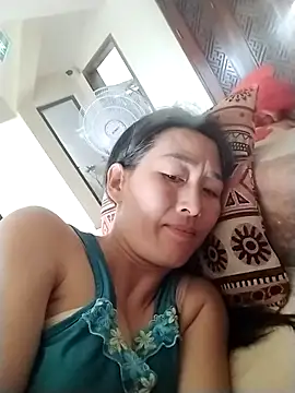 Snapshot of lris-Beauty77 chatting on April 13, 2026, 7:14 am lris-Beauty77 online show from April 13, 2026, 7:14 am