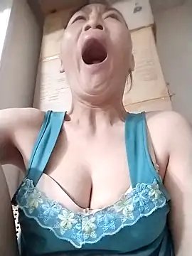 Snapshot of lris-Beauty77 chatting on April 15, 2026, 9:37 pm lris-Beauty77 online show from April 15, 2026, 9:37 pm