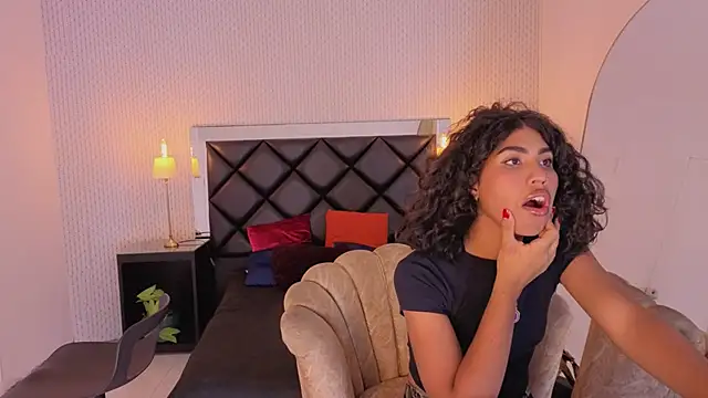 Snapshot of soffiene chatting on February 28, 2026, 4:13 am soffiene online show from February 28, 2026, 4:13 am