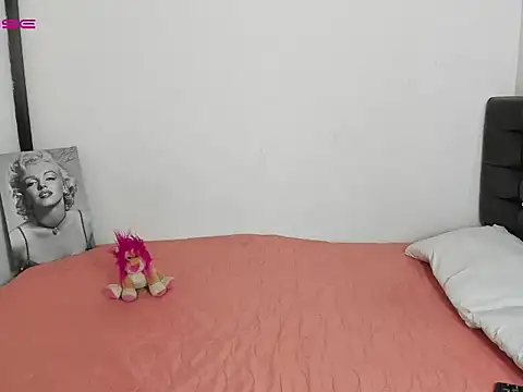 LatinaQueen23 online show from March 19, 2026, 1:37 pm