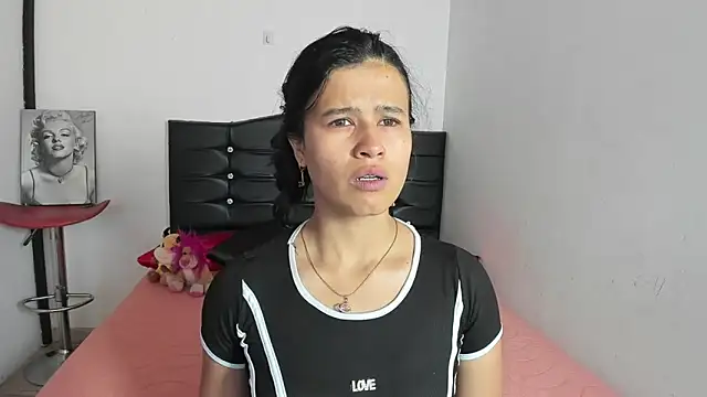 LatinaQueen23 online show from April 15, 2026, 3:30 pm